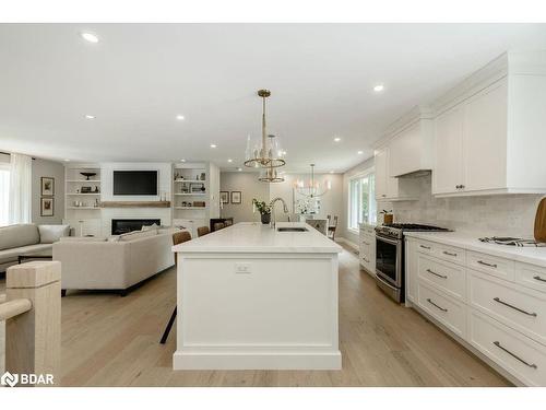 66 Finlay Mill Road, Midhurst, ON - Indoor Photo Showing Kitchen With Upgraded Kitchen