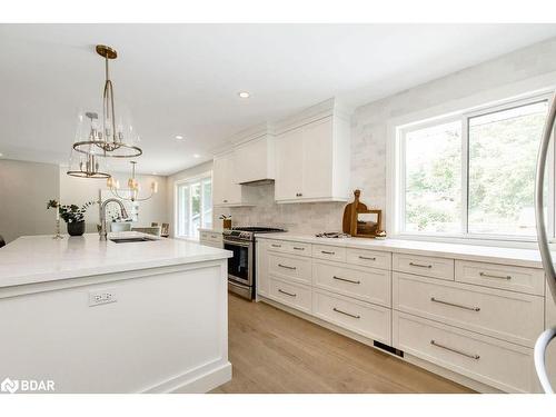 66 Finlay Mill Road, Midhurst, ON - Indoor Photo Showing Kitchen