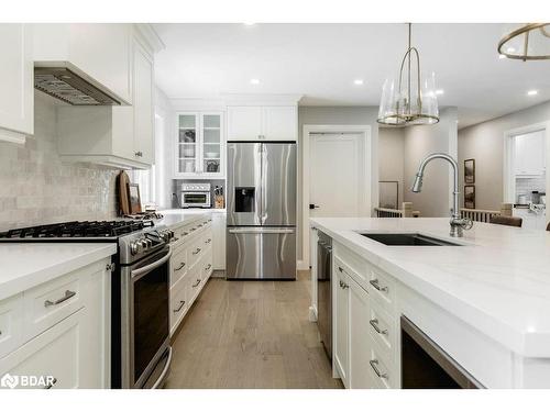 66 Finlay Mill Road, Midhurst, ON - Indoor Photo Showing Kitchen With Upgraded Kitchen