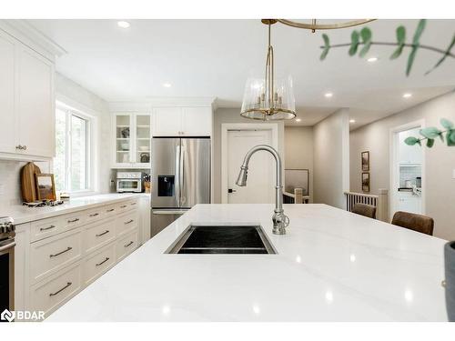 66 Finlay Mill Road, Midhurst, ON - Indoor Photo Showing Kitchen With Double Sink With Upgraded Kitchen