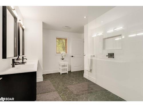 1016 Lawland Heights Road, Gravenhurst, ON - Indoor Photo Showing Bathroom