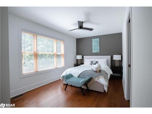 1016 Lawland Heights Road, Gravenhurst, ON - Indoor Photo Showing Bedroom