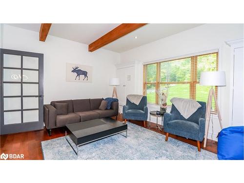 1016 Lawland Heights Road, Gravenhurst, ON - Indoor Photo Showing Living Room