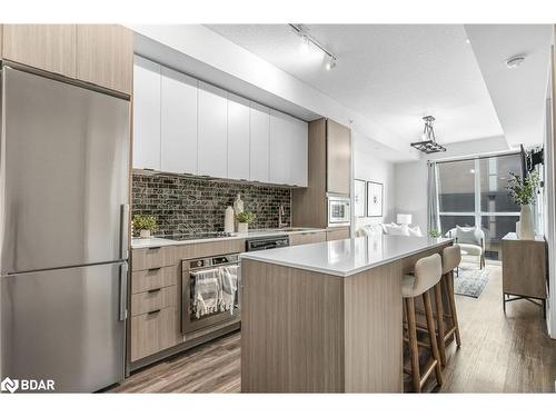 312-5220 Dundas Street, Burlington, ON - Indoor Photo Showing Kitchen With Upgraded Kitchen