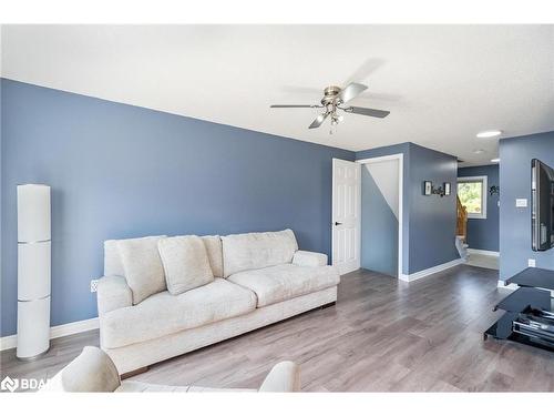 117 Nathan Crescent, Barrie, ON - Indoor Photo Showing Living Room