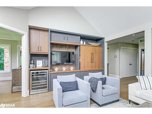 2030 Country Lane Court, Moffat, ON - Indoor Photo Showing Living Room