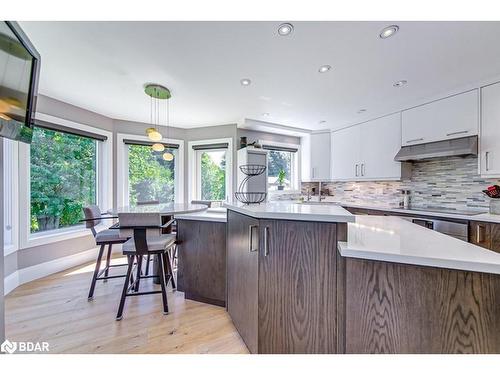 2030 Country Lane Court, Moffat, ON - Indoor Photo Showing Kitchen With Upgraded Kitchen