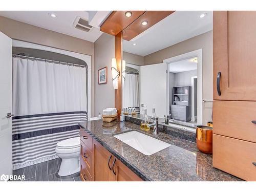 2030 Country Lane Court, Moffat, ON - Indoor Photo Showing Bathroom