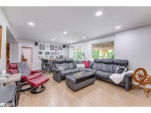 2030 Country Lane Court, Moffat, ON - Indoor Photo Showing Living Room