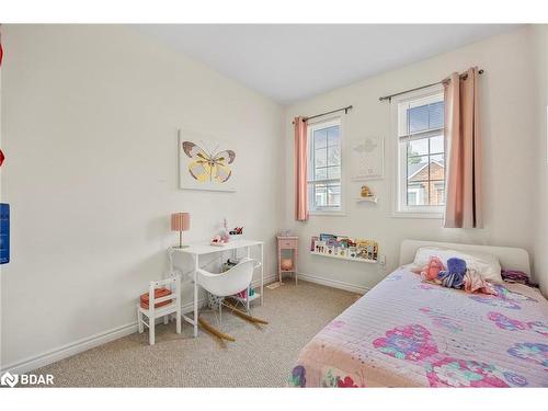 17 Farwell Avenue, Wasaga Beach, ON - Indoor Photo Showing Bedroom