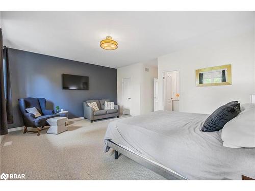 17 Farwell Avenue, Wasaga Beach, ON - Indoor Photo Showing Bedroom