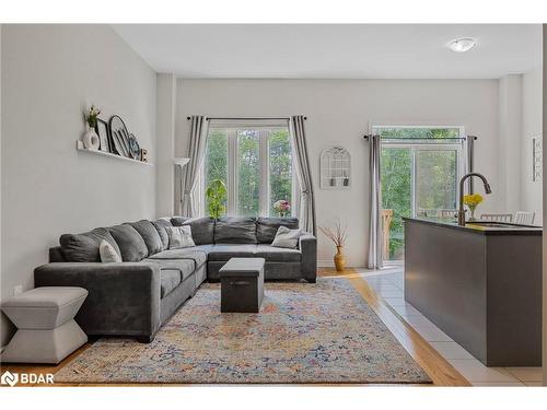 17 Farwell Avenue, Wasaga Beach, ON - Indoor Photo Showing Living Room