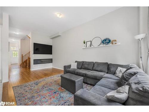 17 Farwell Avenue, Wasaga Beach, ON - Indoor Photo Showing Living Room