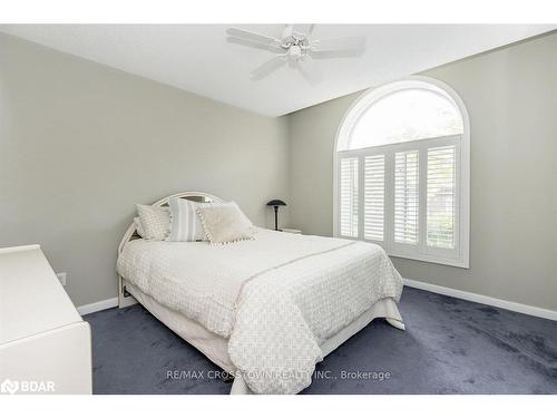 16-358 Little Avenue, Barrie, ON - Indoor Photo Showing Bedroom