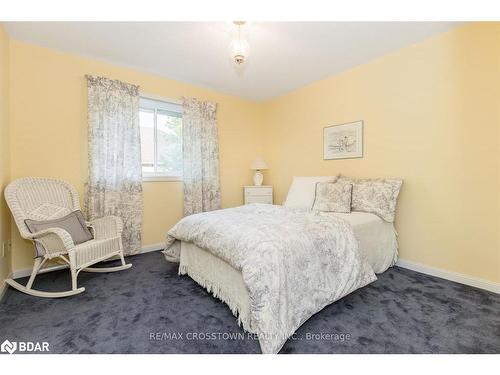 16-358 Little Avenue, Barrie, ON - Indoor Photo Showing Bedroom