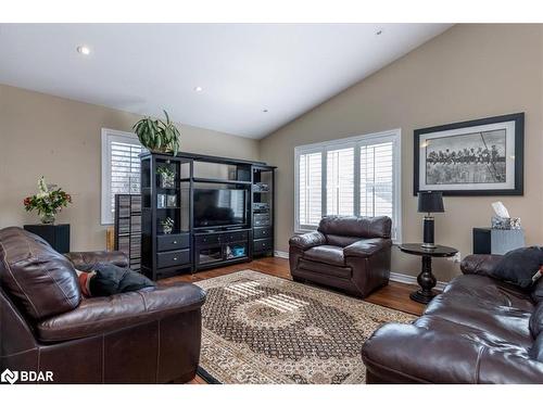 259 Boyers Side Road, Georgina, ON - Indoor Photo Showing Living Room