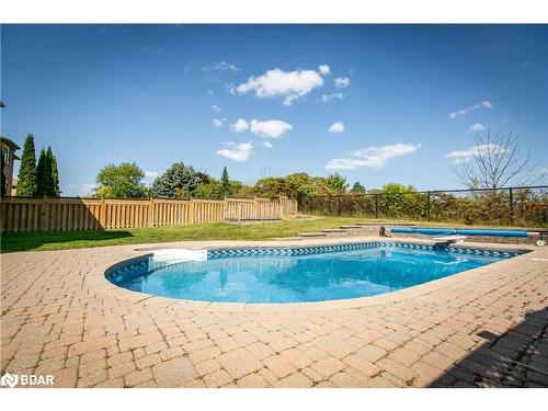 33 Logan Court, Barrie, ON - Outdoor With In Ground Pool With Backyard