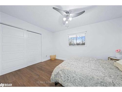 40 Rue Vanier, Tiny, ON - Indoor Photo Showing Bedroom