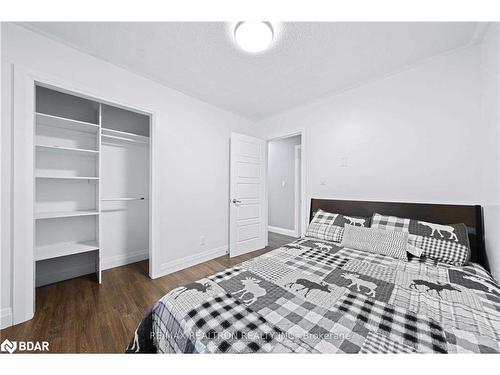 40 Rue Vanier, Tiny, ON - Indoor Photo Showing Bedroom