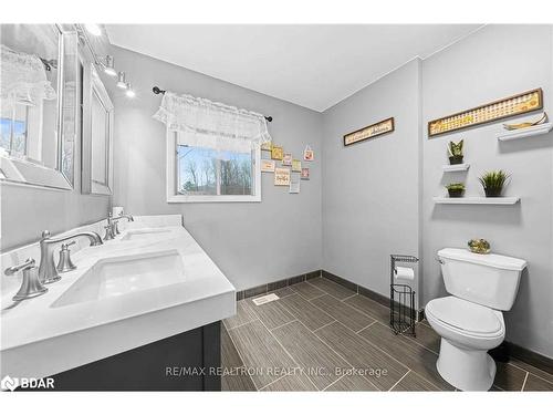 40 Rue Vanier, Tiny, ON - Indoor Photo Showing Bathroom