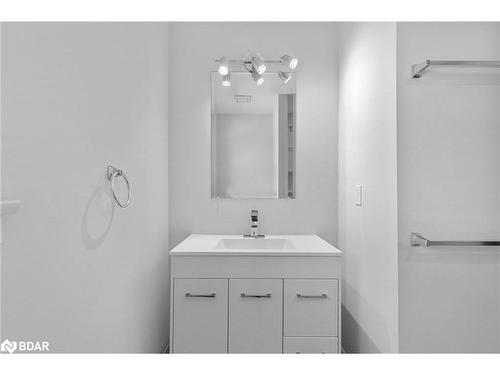 138 Peel Street, Barrie, ON - Indoor Photo Showing Bathroom