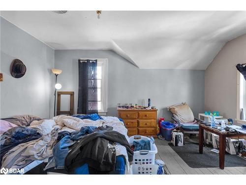 138 Peel Street, Barrie, ON - Indoor Photo Showing Bedroom