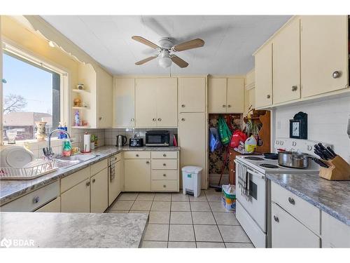 138 Peel Street, Barrie, ON - Indoor Photo Showing Kitchen