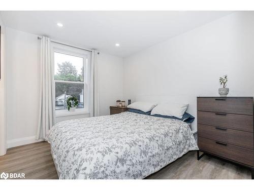 309 Gill Street, Orillia, ON - Indoor Photo Showing Bedroom