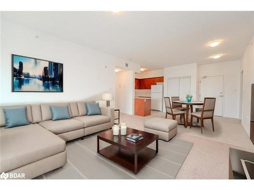 610-302 Essa Road, Barrie, ON - Indoor Photo Showing Living Room