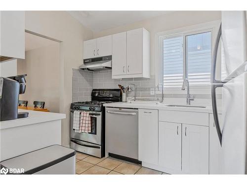 69 Kinzie Lane, Barrie, ON - Indoor Photo Showing Kitchen