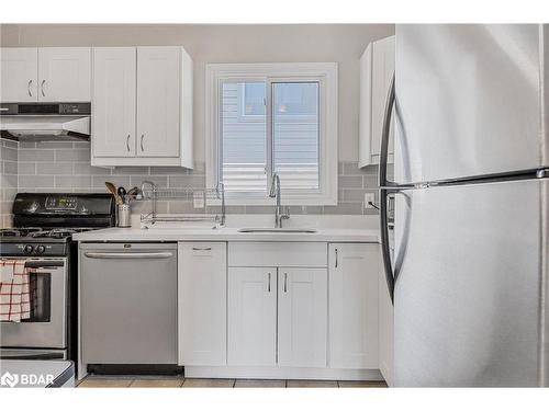 69 Kinzie Lane, Barrie, ON - Indoor Photo Showing Kitchen