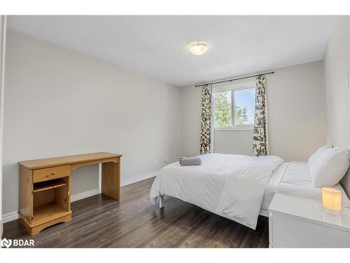 69 Kinzie Lane, Barrie, ON - Indoor Photo Showing Bedroom