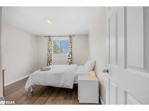 69 Kinzie Lane, Barrie, ON - Indoor Photo Showing Bedroom