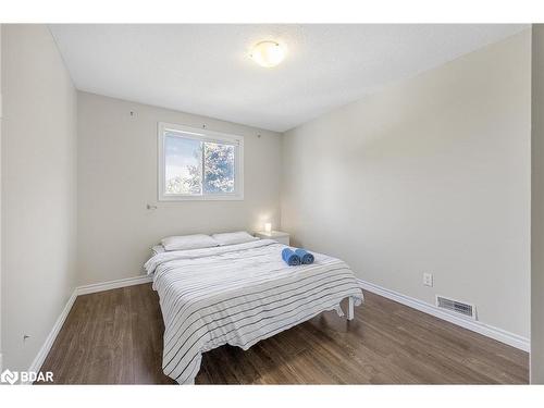 69 Kinzie Lane, Barrie, ON - Indoor Photo Showing Bedroom