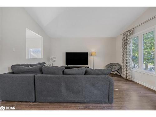 69 Kinzie Lane, Barrie, ON - Indoor Photo Showing Living Room