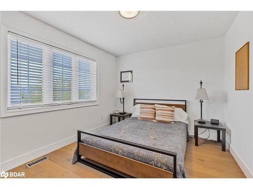 35 Graihawk Drive, Barrie, ON - Indoor Photo Showing Bedroom