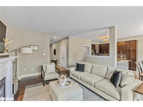 35 Graihawk Drive, Barrie, ON - Indoor Photo Showing Living Room