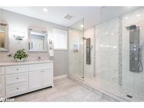 28 Sun King Crescent, Barrie, ON - Indoor Photo Showing Bathroom