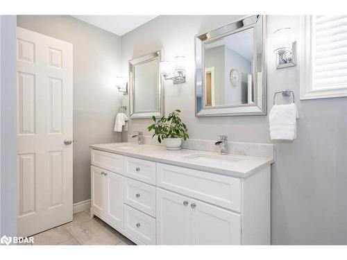 28 Sun King Crescent, Barrie, ON - Indoor Photo Showing Bathroom