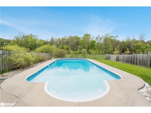 28 Sun King Crescent, Barrie, ON - Outdoor With In Ground Pool With Backyard