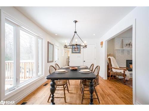 15 Parklane Court, Tiny, ON - Indoor Photo Showing Dining Room