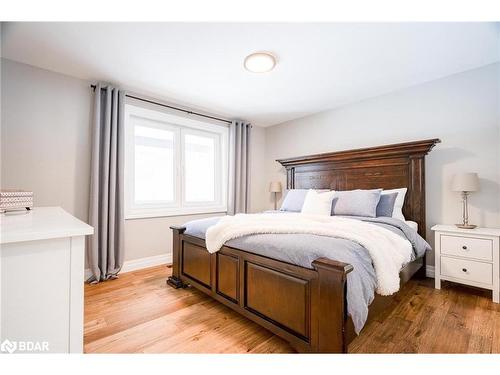 15 Parklane Court, Tiny, ON - Indoor Photo Showing Bedroom