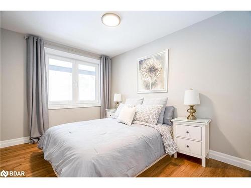 15 Parklane Court, Tiny, ON - Indoor Photo Showing Bedroom