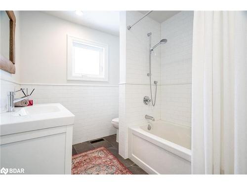 15 Parklane Court, Tiny, ON - Indoor Photo Showing Bathroom