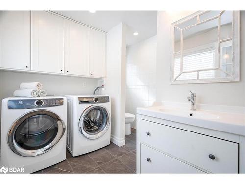 15 Parklane Court, Tiny, ON - Indoor Photo Showing Laundry Room