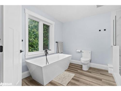 30 Golf Course Road, Bracebridge, ON - Indoor Photo Showing Bathroom