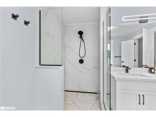 30 Golf Course Road, Bracebridge, ON - Indoor Photo Showing Bathroom