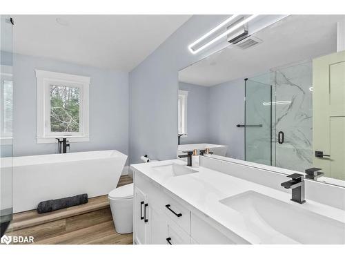 30 Golf Course Road, Bracebridge, ON - Indoor Photo Showing Bathroom