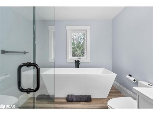 30 Golf Course Road, Bracebridge, ON - Indoor Photo Showing Bathroom