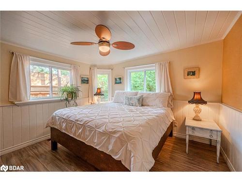 23 Pops Lane, Wasaga Beach, ON - Indoor Photo Showing Bedroom